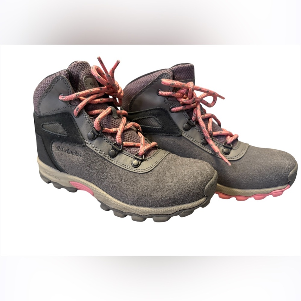 Columbia Kids' Newton Ridge Amped Hiking Boot, size 5 - Like New!!